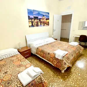 https://palazzo-senesi-suite.it-romehotels.com